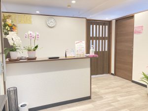 フォーゼ鍼灸整骨院｜定額制セルフエステ フォーゼ　受付カウンター